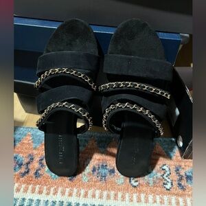 Karl lagerfeld slippers with gold chain